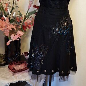NWT Simon Chang Elegant Black Floral Embroidered Spring Fall Lined Ruffle Skirt